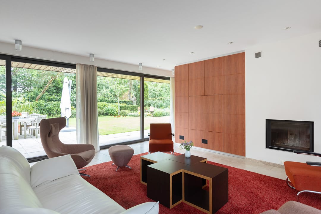 Elegant Architectural Villa Surrounded by Mature Gardens — 17