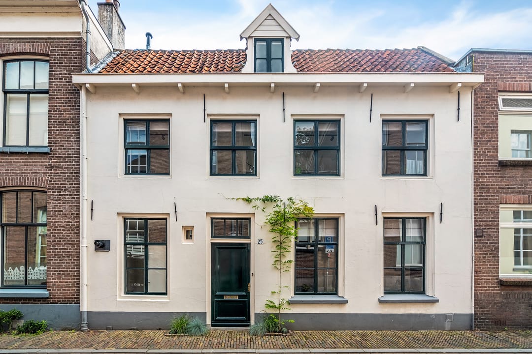 Maison de ville historique adjacente à l'ancienne muraille de Zutphen