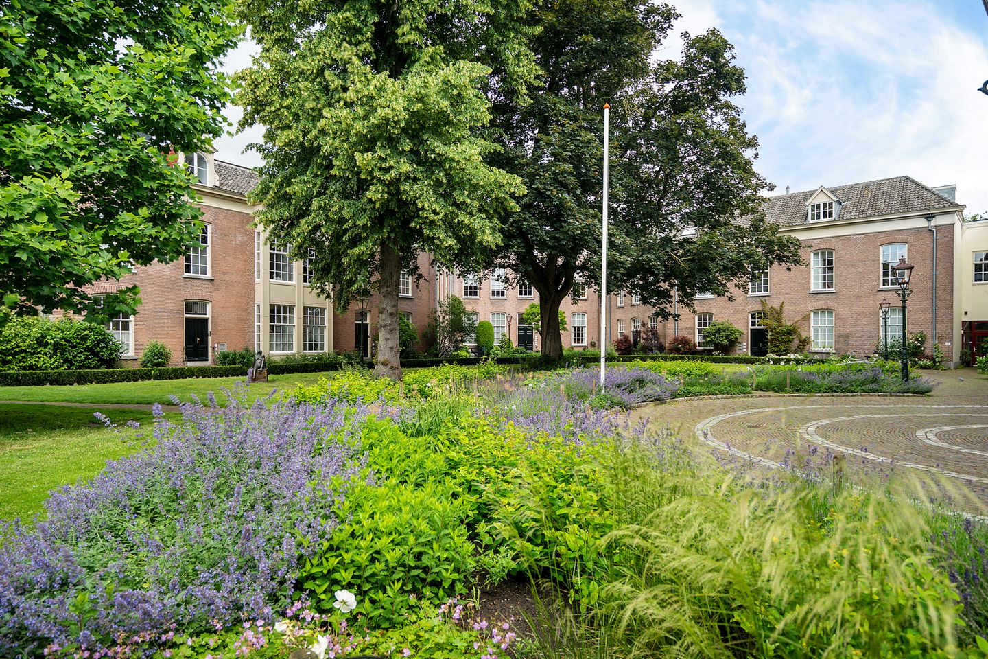 Historic Townhouse Adjacent to Zutphen's Ancient City Wall — 40