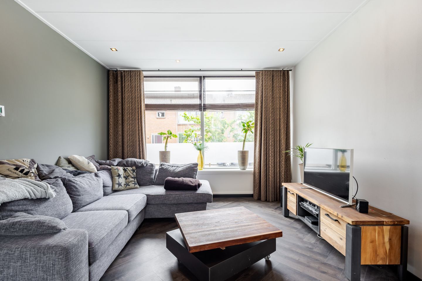 Spacious Family Home with Modern Renovations — 14
