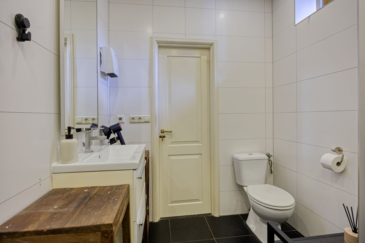 Charming Early 1900s Ground Floor Residence with Period Details — 14