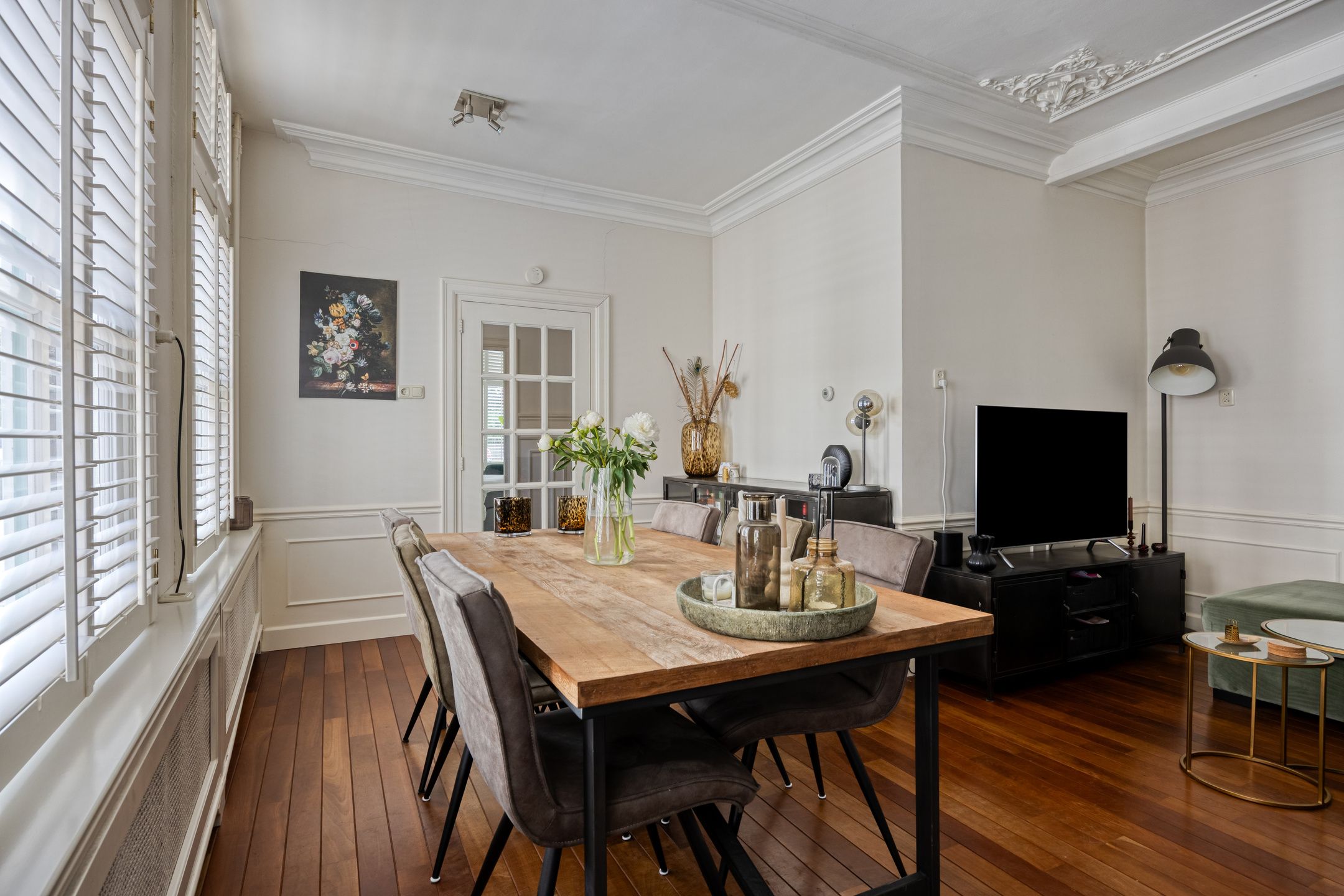 Charming Early 1900s Ground Floor Residence with Period Details — 9
