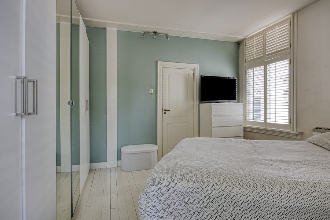 Charming Early 1900s Ground Floor Residence with Period Details — 11