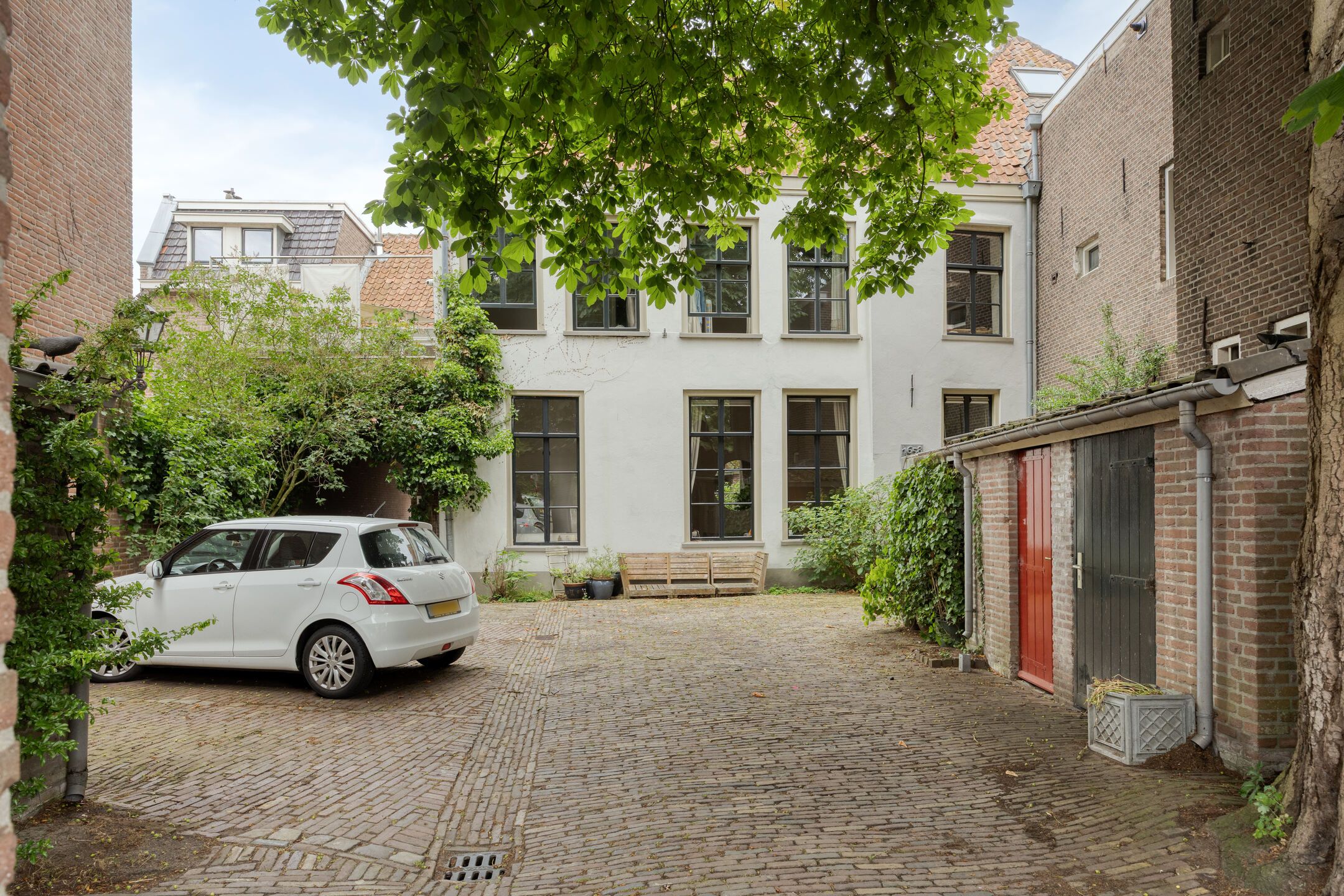 Charming Early 1900s Ground Floor Residence with Period Details — 18