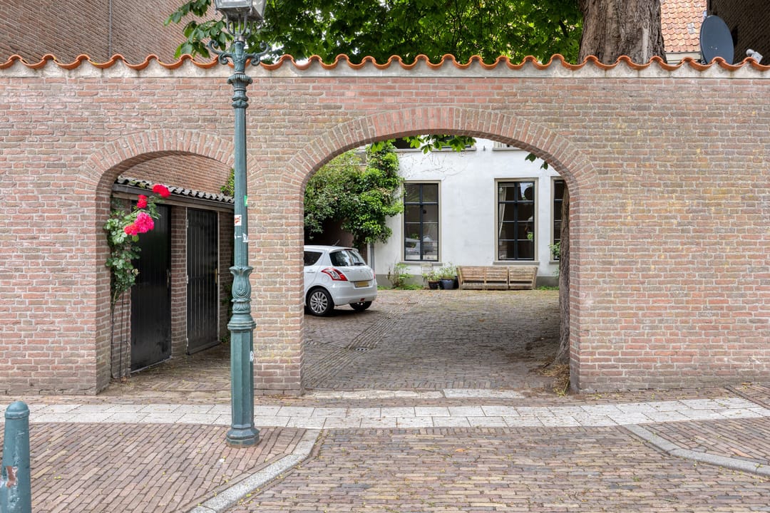 Charming Early 1900s Ground Floor Residence with Period Details — 17
