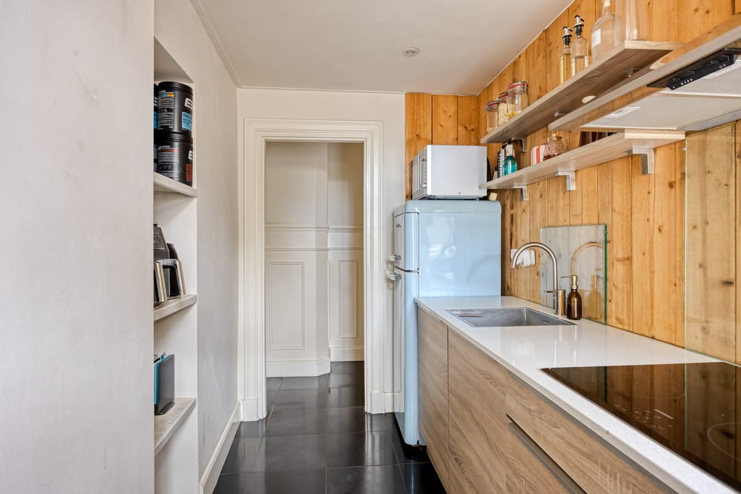 Charming Early 1900s Ground Floor Residence with Period Details — 16