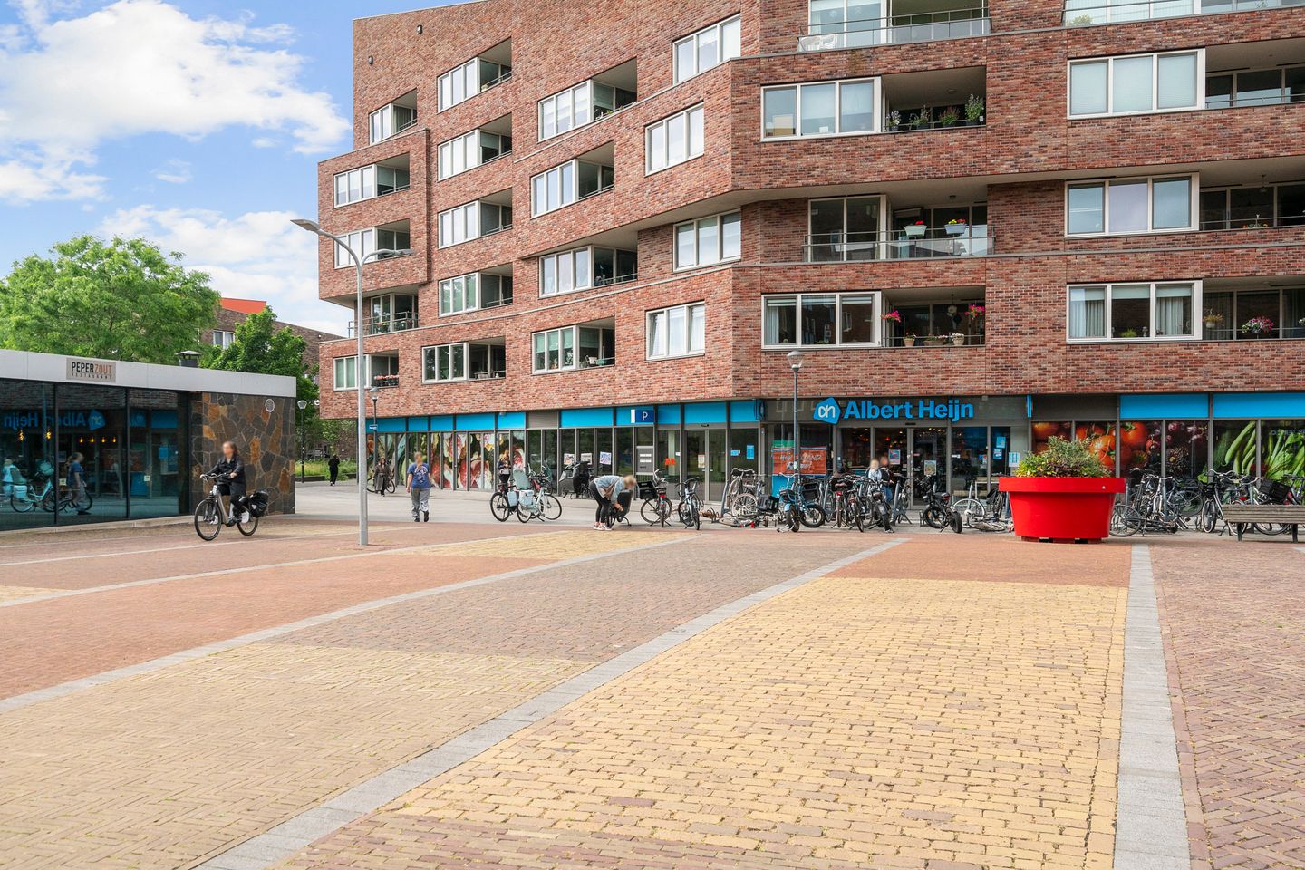 Spacious 3-Room Apartment with Private Garden and Parking in Haarlem-Schoten — 44