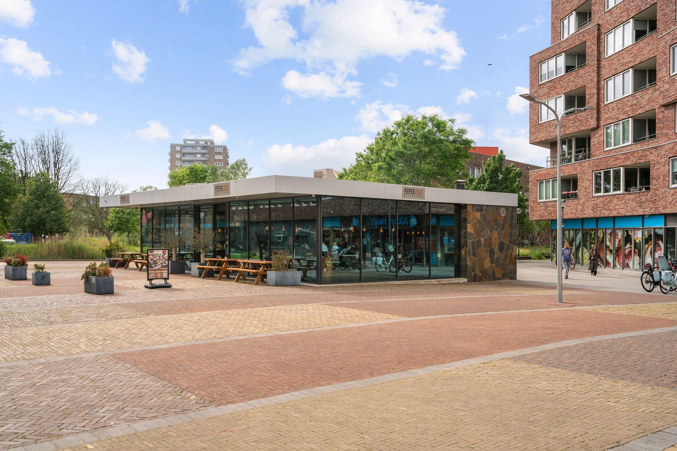 Spacious 3-Room Apartment with Private Garden and Parking in Haarlem-Schoten — 45