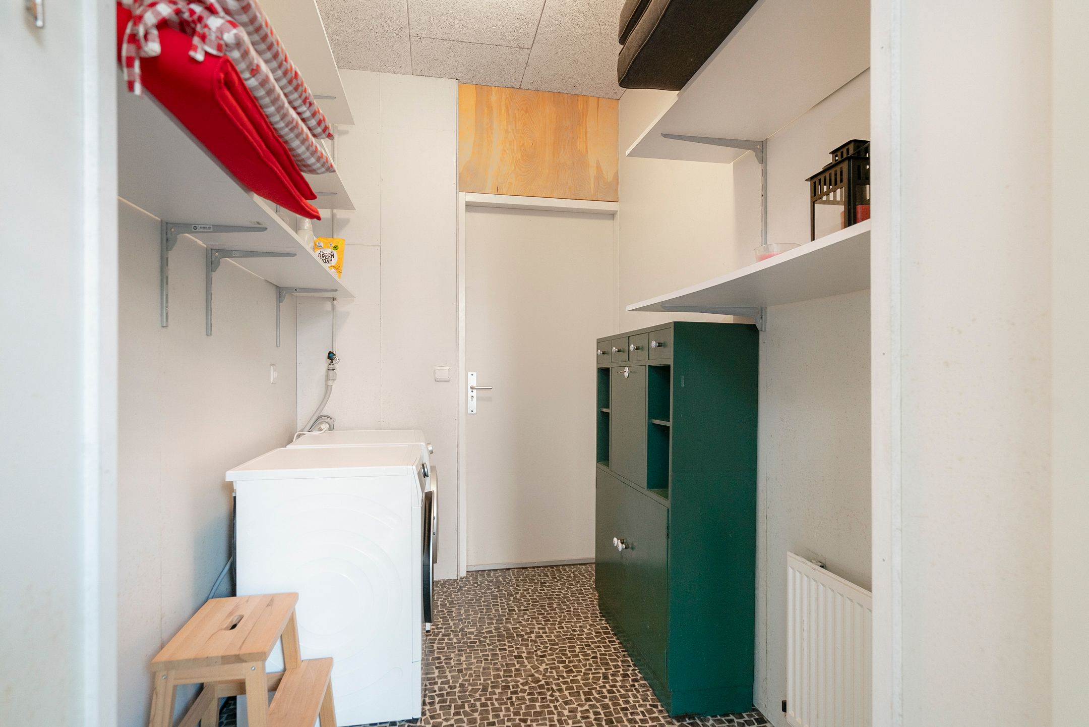 Spacious 3-Room Apartment with Private Garden and Parking in Haarlem-Schoten — 33