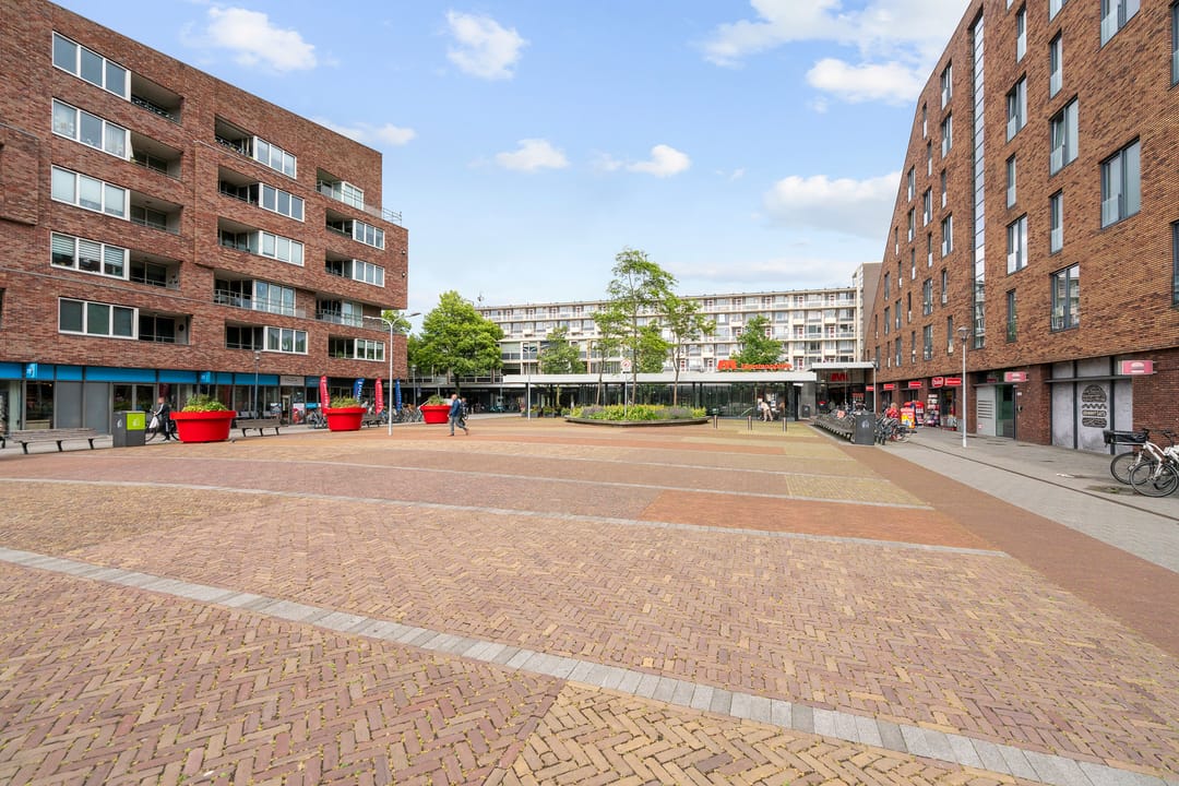 Spacious 3-Room Apartment with Private Garden and Parking in Haarlem-Schoten — 43