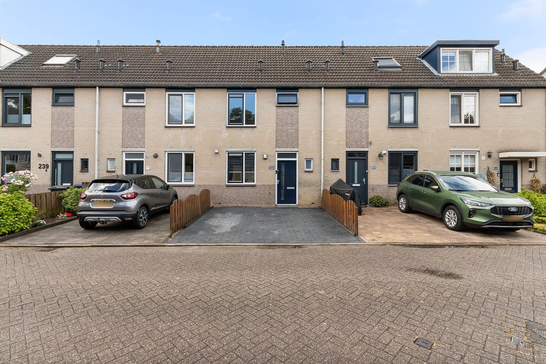 Well-Maintained Terraced House with South-Facing Garden in Stadspolders