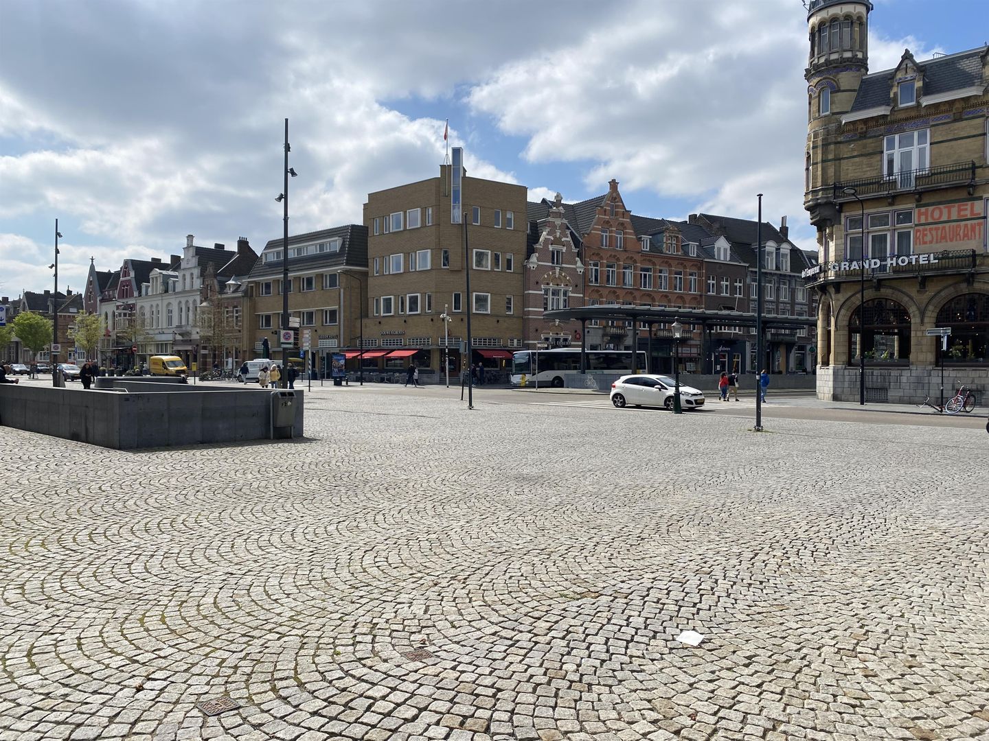 Bekijk foto 3 van Stationsplein 29-A12