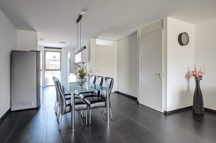 Tussenwoning te koop: Chris van Abkoudehof 28, Rotterdam
