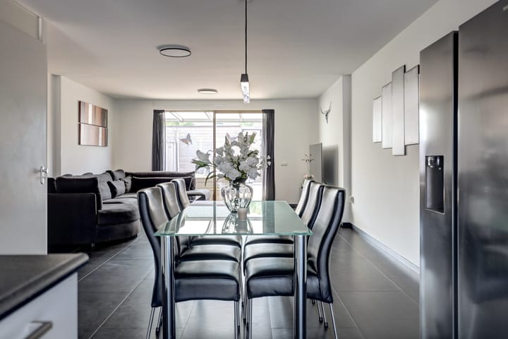 Tussenwoning te koop: Chris van Abkoudehof 28, Rotterdam