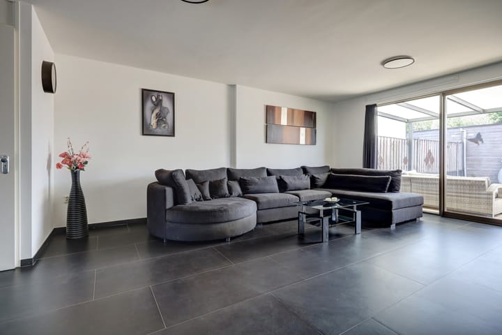 Tussenwoning te koop: Chris van Abkoudehof 28, Rotterdam