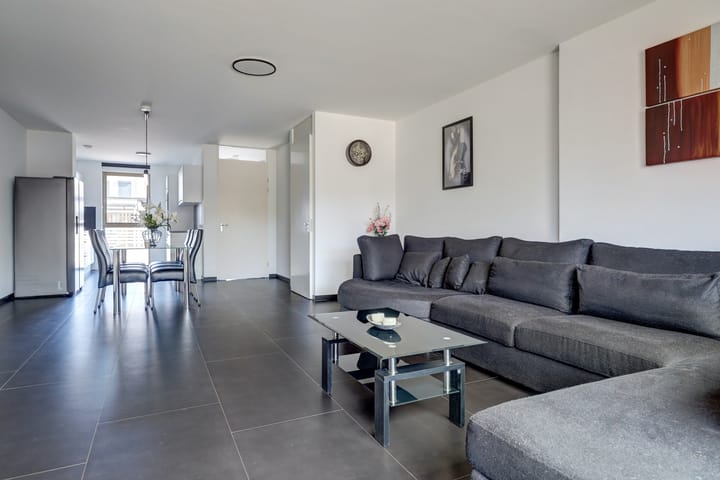 Tussenwoning te koop: Chris van Abkoudehof 28, Rotterdam