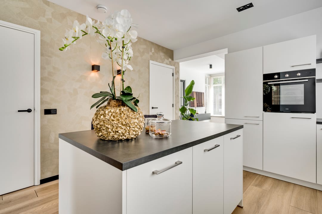 Renovated 1930s Semi Detached Home with Large Garden and Solar Panels — 8