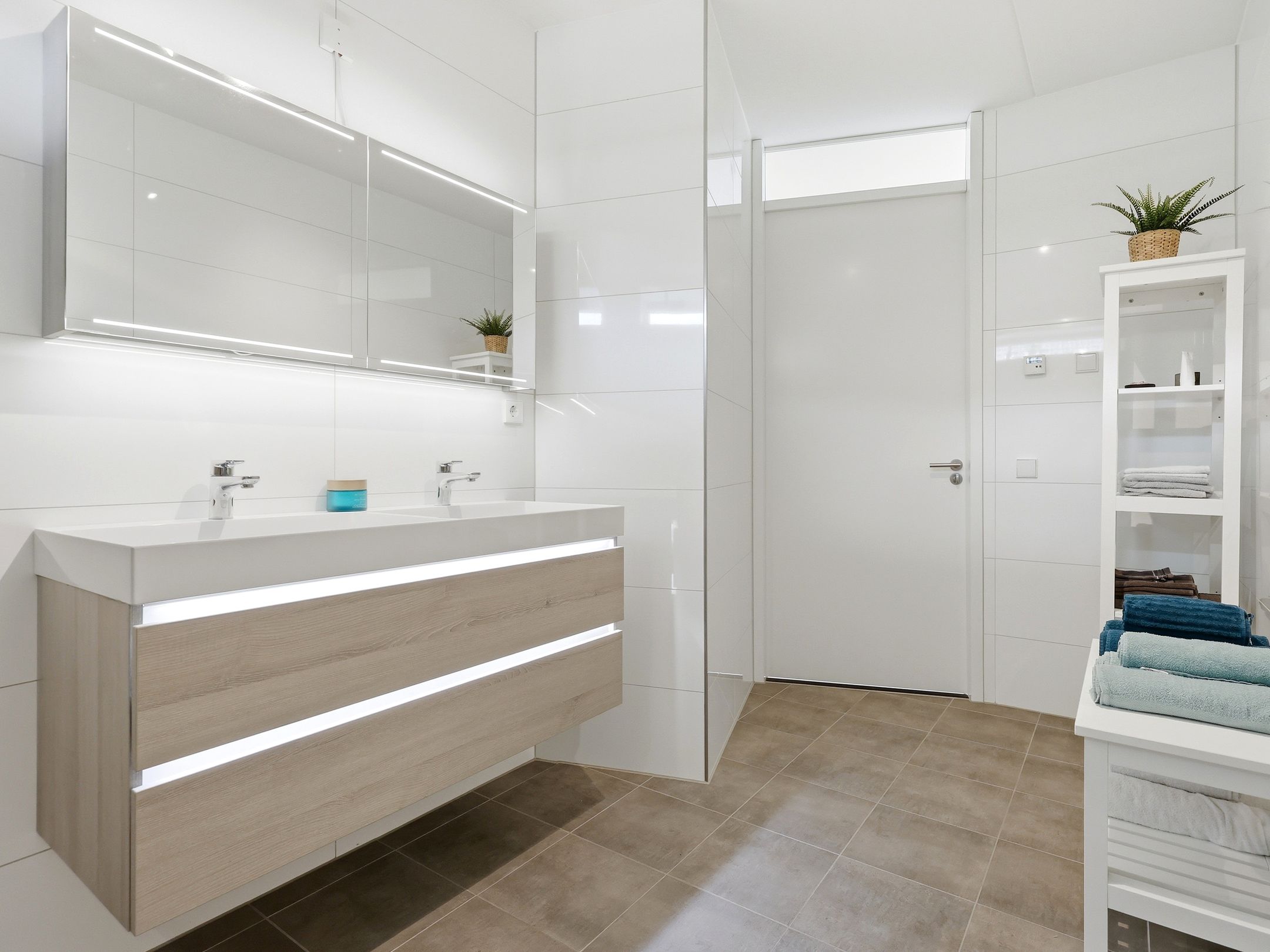 Bright Upper Apartment with South-Facing Balcony in Leesten Oost — 27