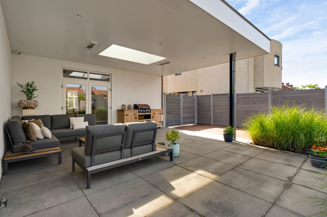Renovated 1930s Semi Detached Home with Large Garden and Solar Panels — 31