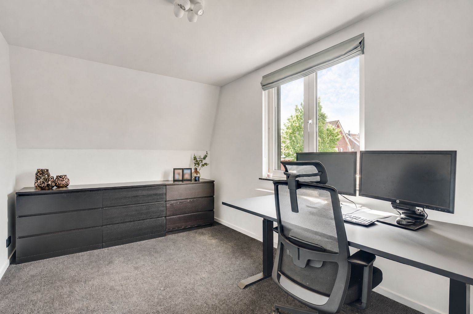 Renovated 1930s Semi Detached Home with Large Garden and Solar Panels — 21