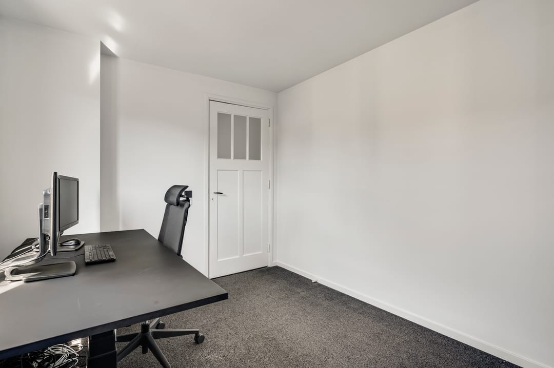 Renovated 1930s Semi Detached Home with Large Garden and Solar Panels — 22