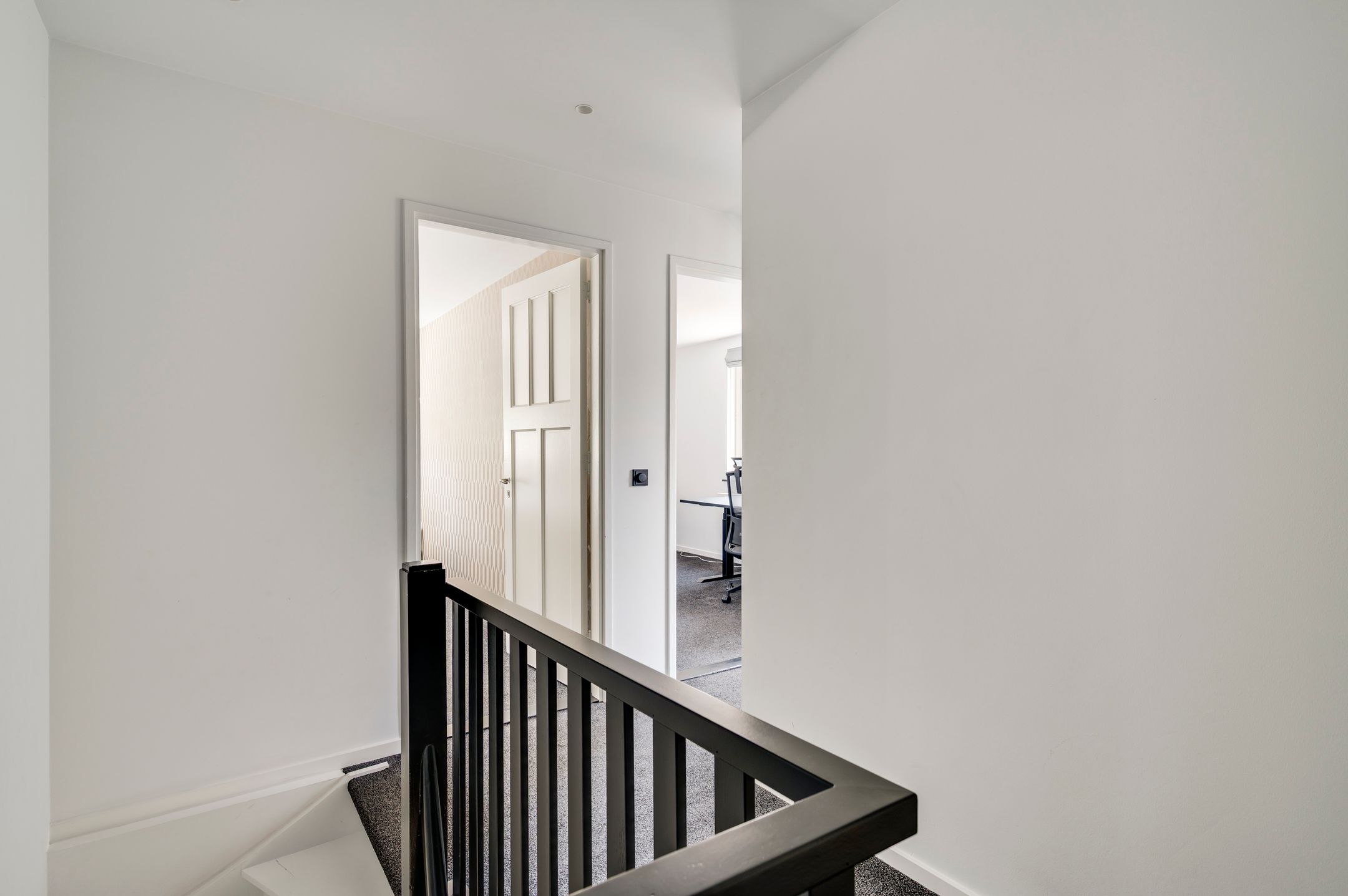 Renovated 1930s Semi Detached Home with Large Garden and Solar Panels — 18