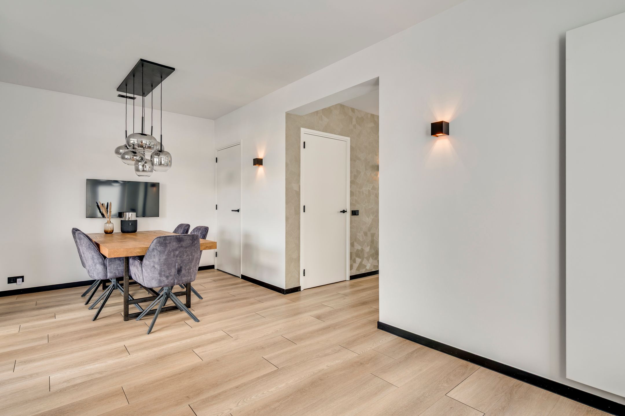 Renovated 1930s Semi Detached Home with Large Garden and Solar Panels — 12