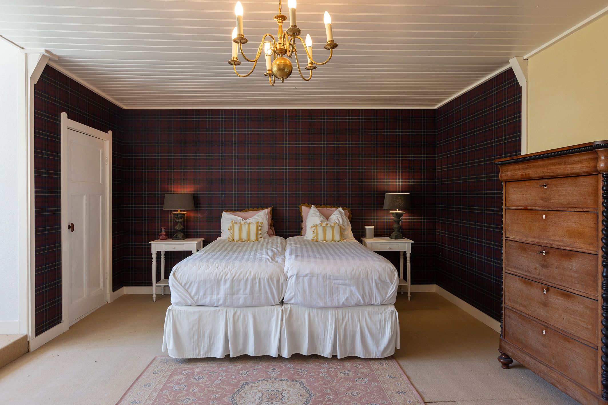Elegant historic residence with extensive workshop and garden — 24