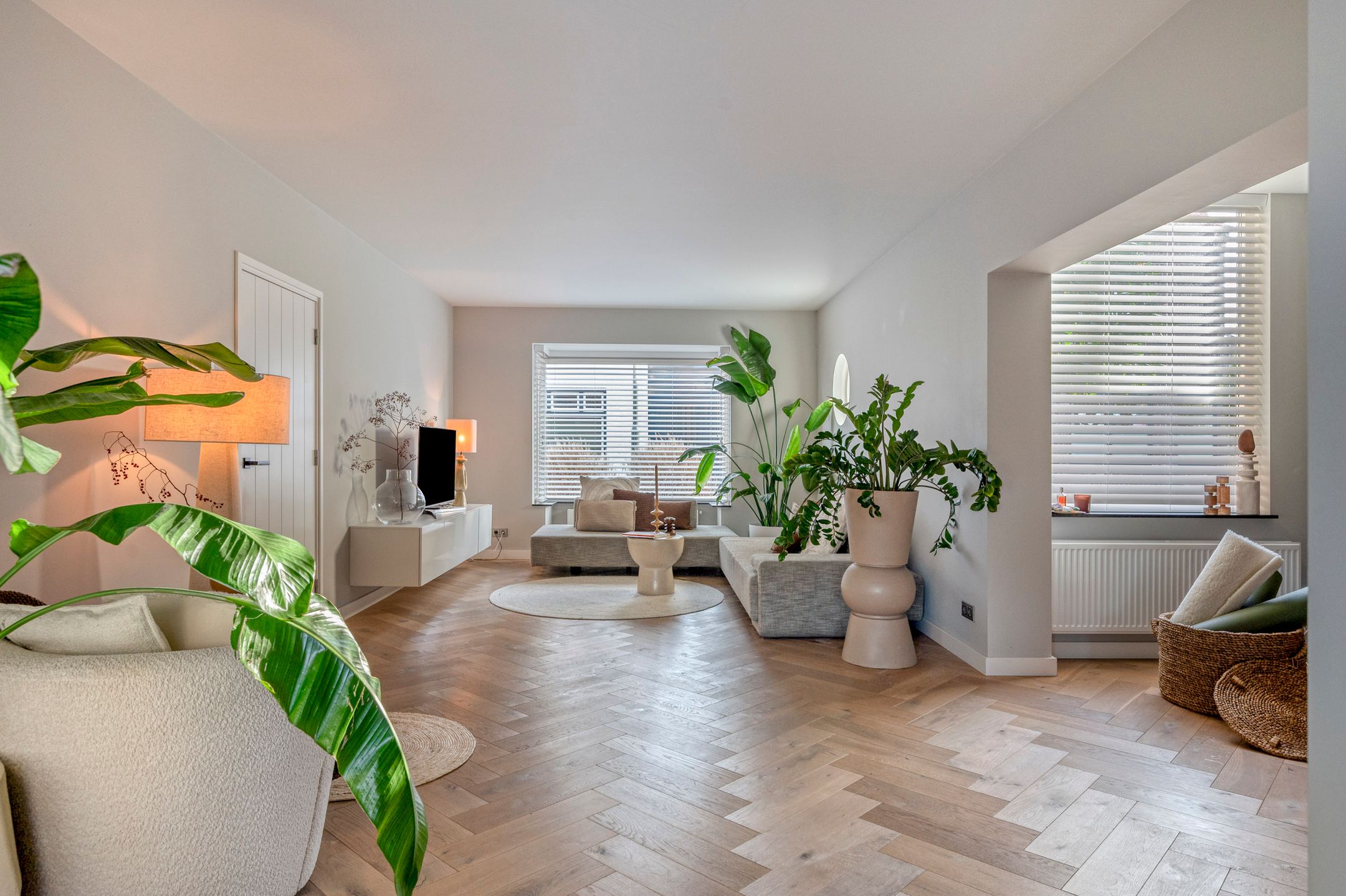Charming 1950s Detached Family Home with Modern Extension Near Town Center — 27