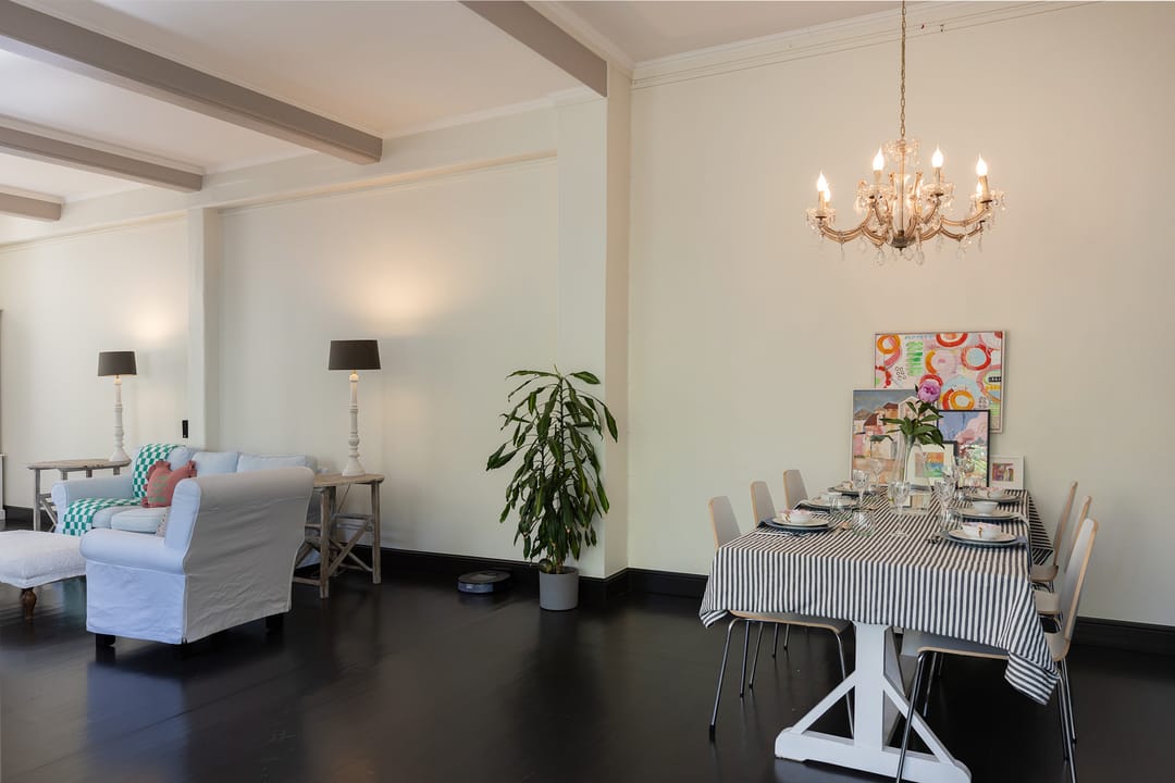 Elegant historic residence with extensive workshop and garden — 7