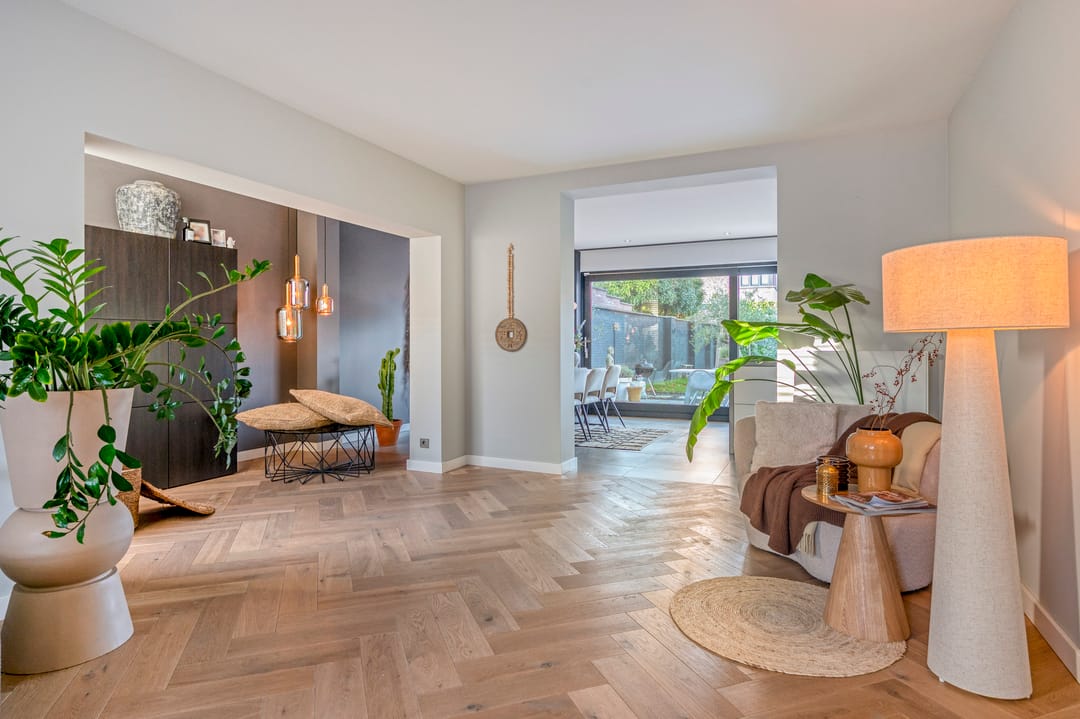 Charming 1950s Detached Family Home with Modern Extension Near Town Center — 16