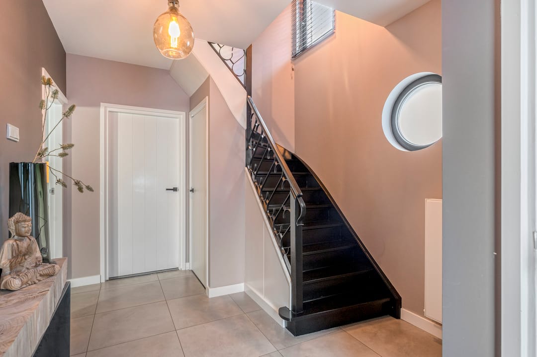 Charming 1950s Detached Family Home with Modern Extension Near Town Center — 8