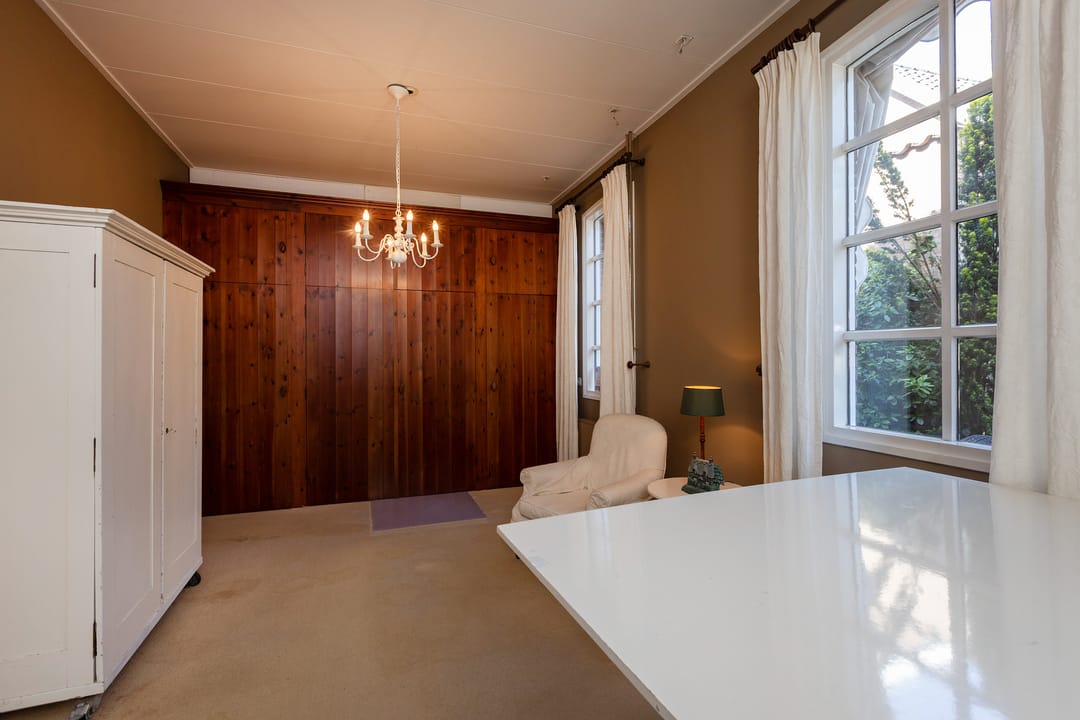 Elegant historic residence with extensive workshop and garden — 38