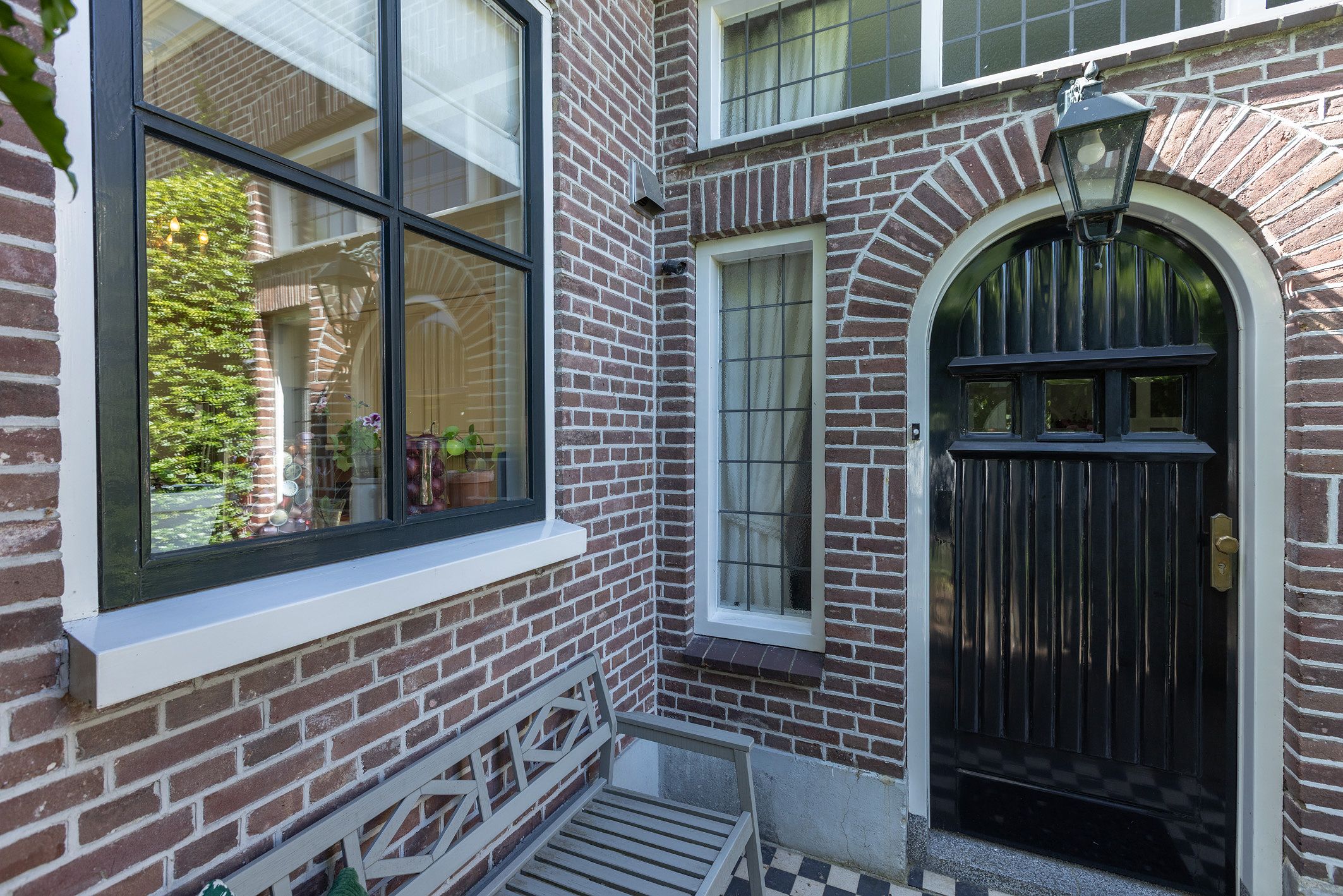 Elegant historic residence with extensive workshop and garden — 45