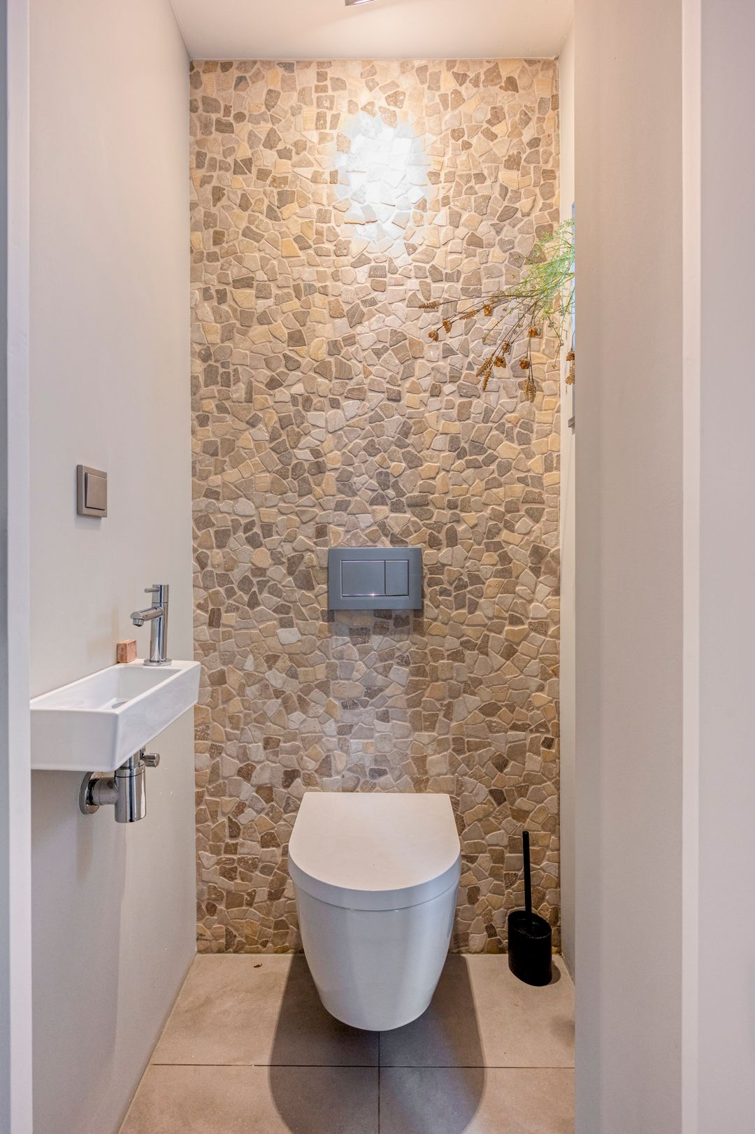 Charming 1950s Detached Family Home with Modern Extension Near Town Center — 11