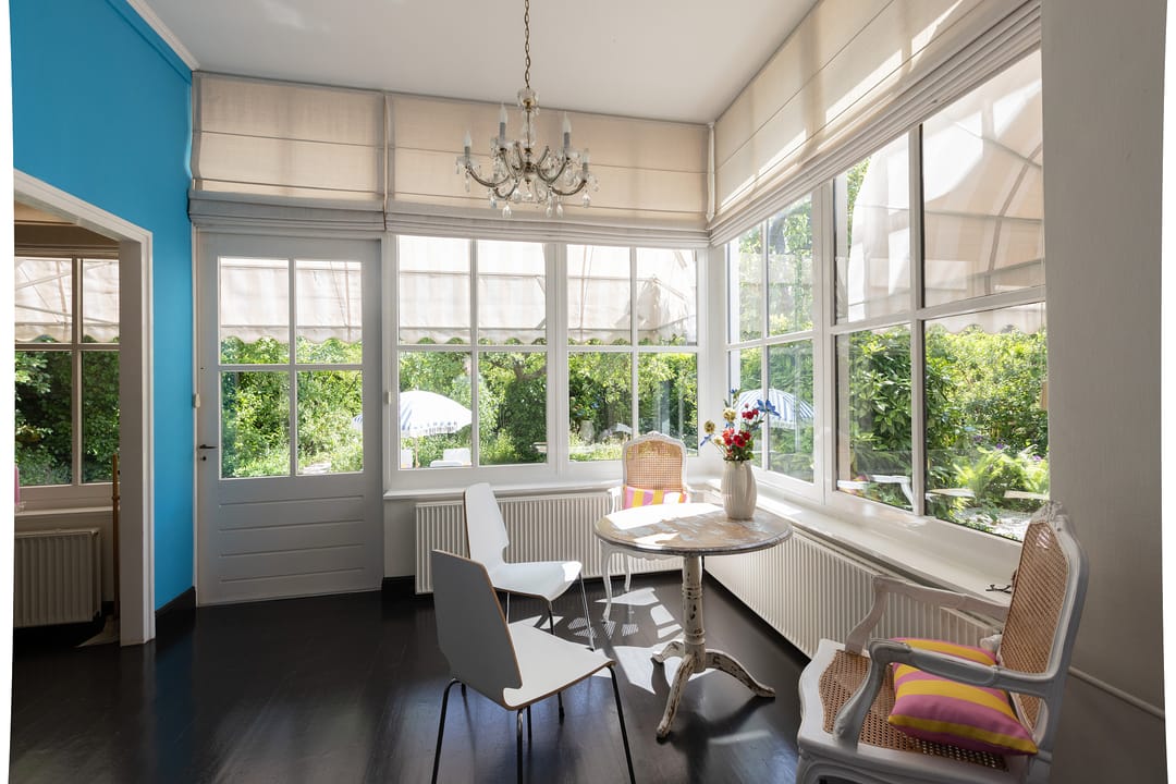 Elegant historic residence with extensive workshop and garden — 8