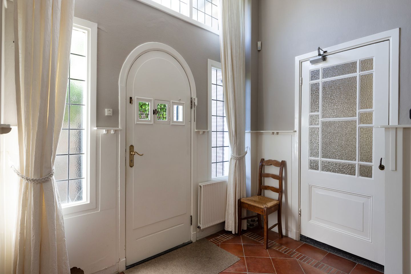 Elegant historic residence with extensive workshop and garden — 20