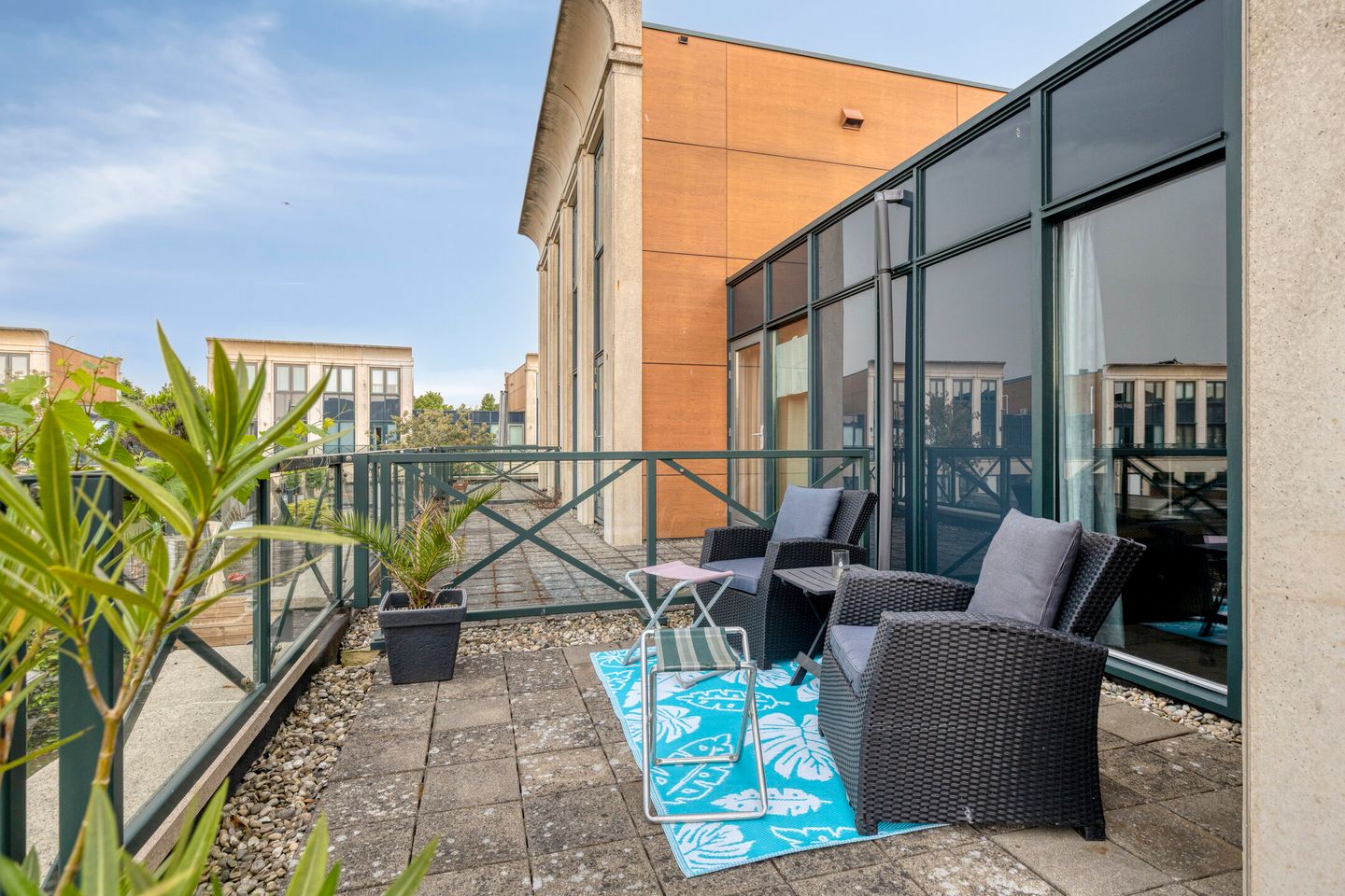 Spacious Semi-Detached Family Home with Five Bedrooms and Multiple Outdoor Spaces — 34