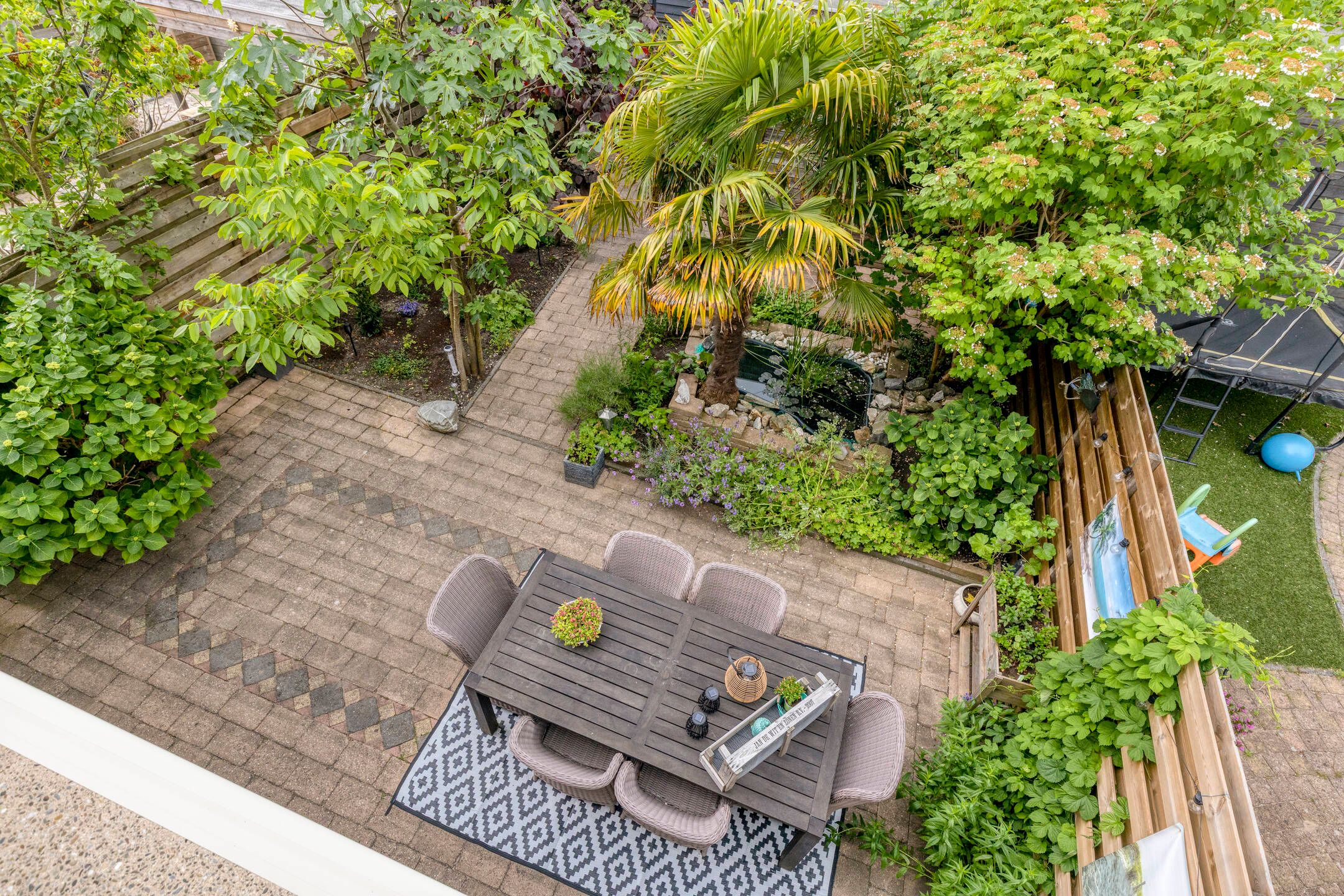 Spacious Semi-Detached Family Home with Five Bedrooms and Multiple Outdoor Spaces — 36