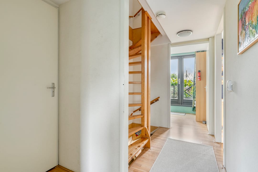 Spacious Semi-Detached Family Home with Five Bedrooms and Multiple Outdoor Spaces — 17