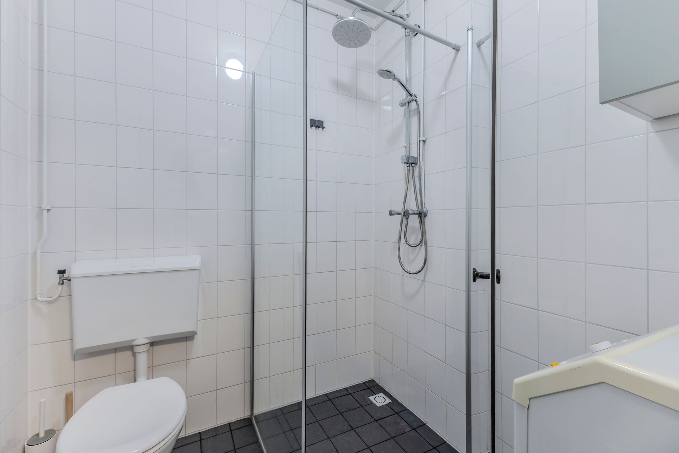 Modernized Ground Floor Apartment with Private Garden in Zaandam — 21