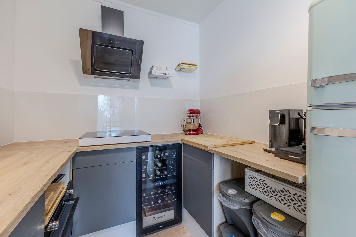 Modernized Ground Floor Apartment with Private Garden in Zaandam — 14