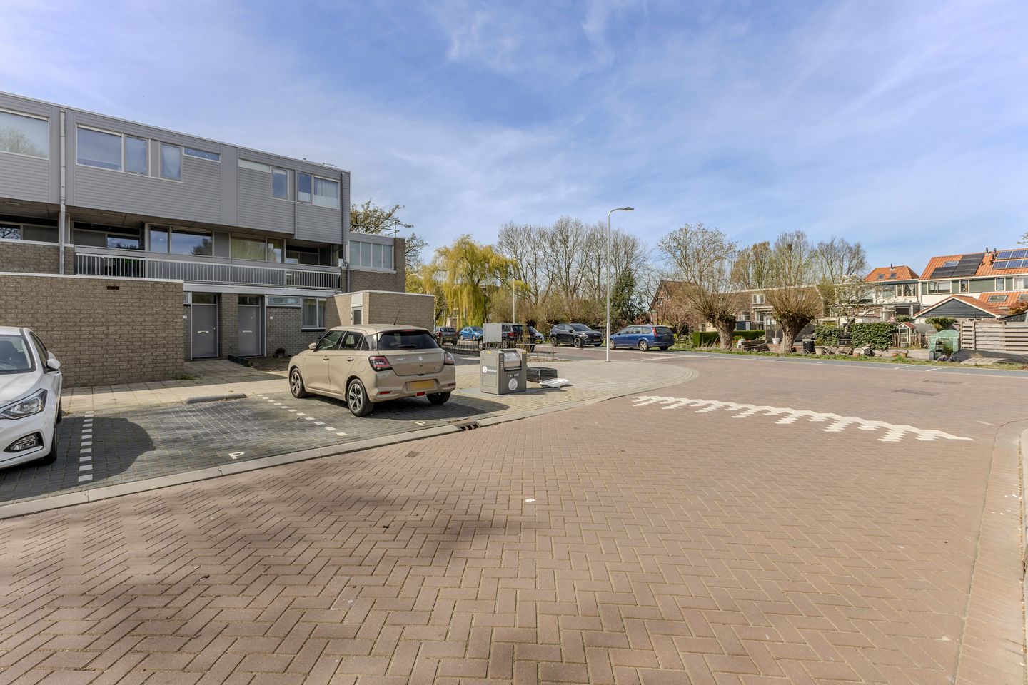 Modernized Ground Floor Apartment with Private Garden in Zaandam — 25