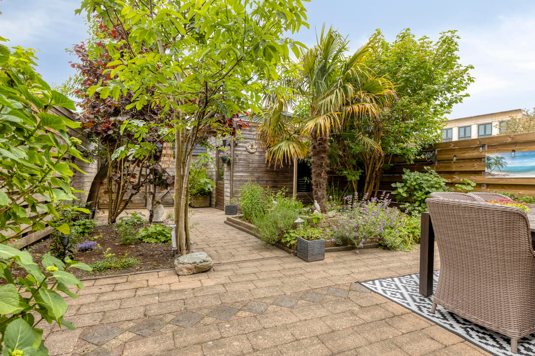 Spacious Semi-Detached Family Home with Five Bedrooms and Multiple Outdoor Spaces — 37