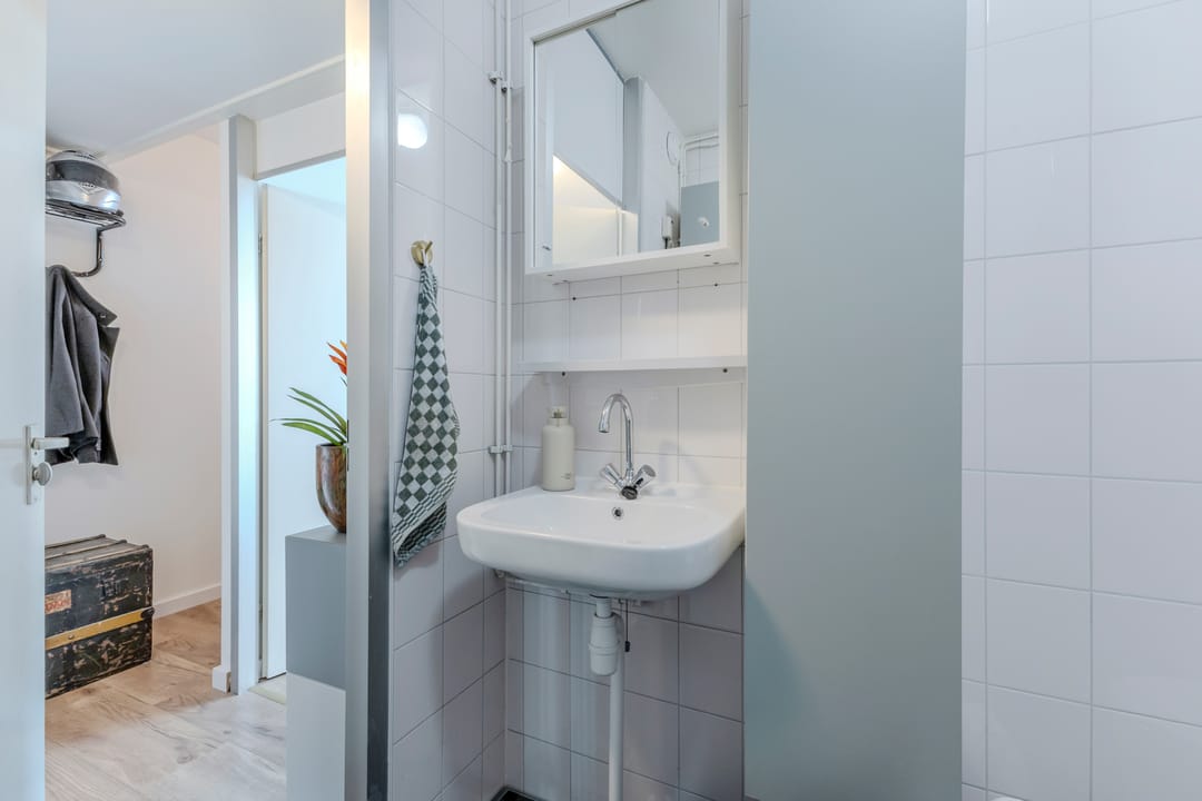 Modernized Ground Floor Apartment with Private Garden in Zaandam — 22