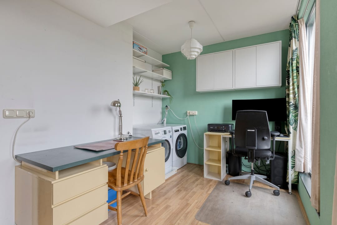 Spacious Semi-Detached Family Home with Five Bedrooms and Multiple Outdoor Spaces — 26