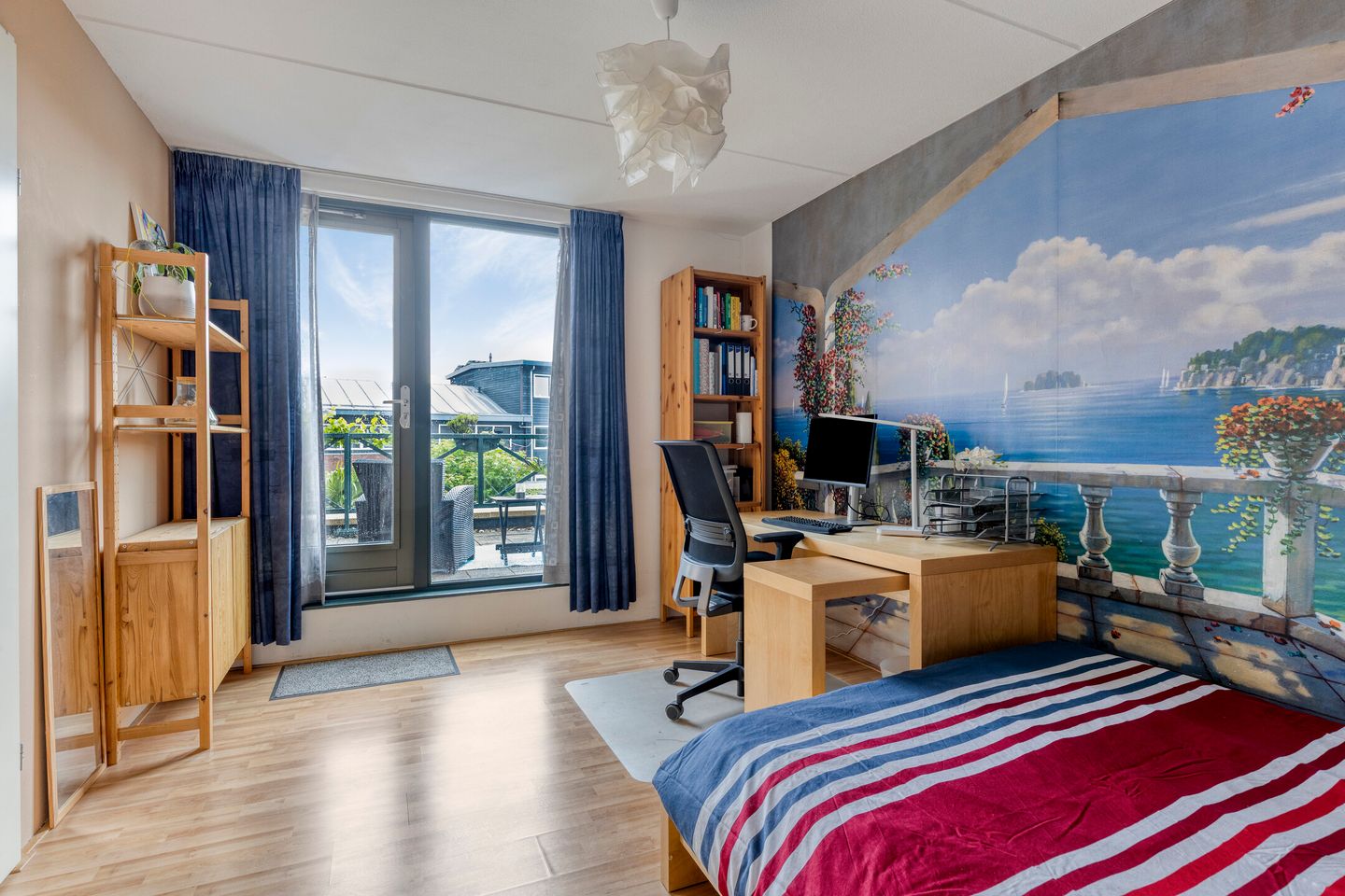Spacious Semi-Detached Family Home with Five Bedrooms and Multiple Outdoor Spaces — 25