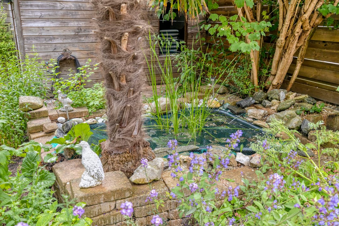 Spacious Semi-Detached Family Home with Five Bedrooms and Multiple Outdoor Spaces — 41