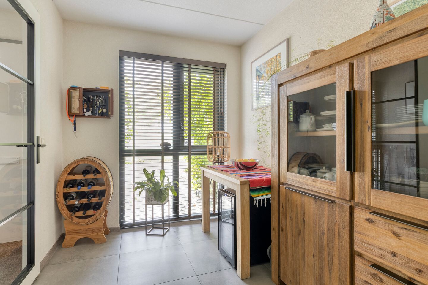 Spacious Semi-Detached Family Home with Five Bedrooms and Multiple Outdoor Spaces — 14