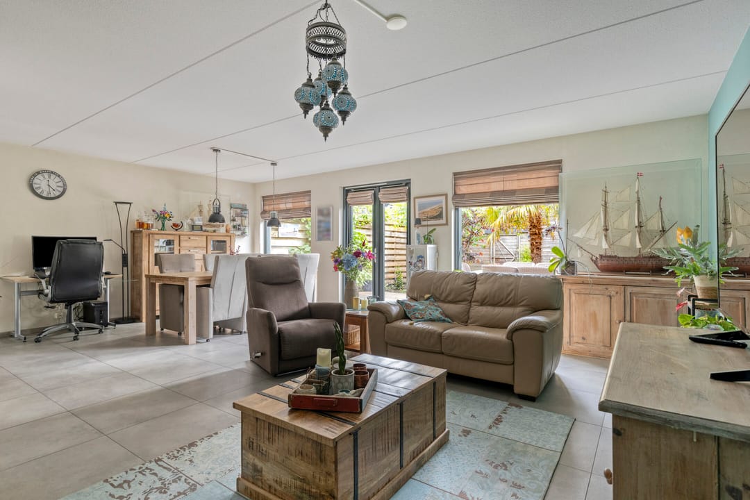 Spacious Semi-Detached Family Home with Five Bedrooms and Multiple Outdoor Spaces — 8